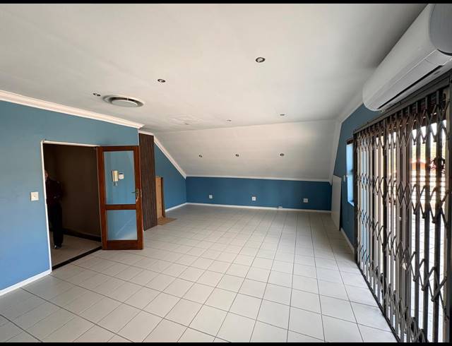 43M² OFFICE TO LET IN FOURWAYS